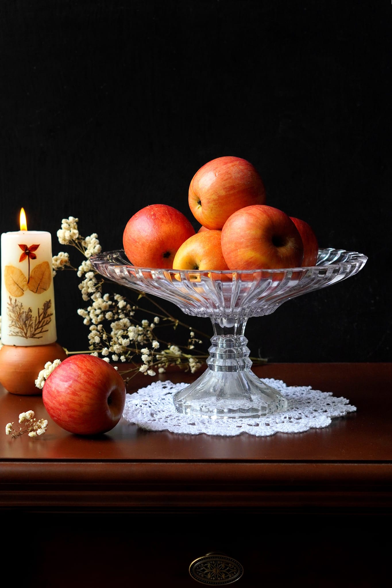 Crystal bowl with red apples